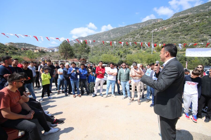  Kaş’ta ‘Araba Tutkunları Buluşması’ Etkinliği Gerçekleştirildi