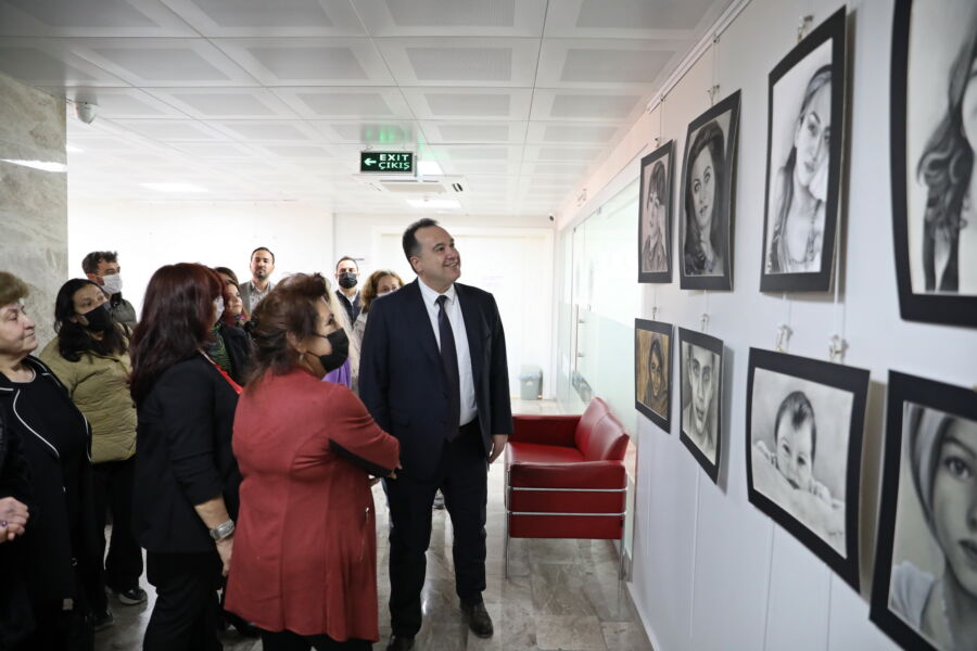  Akhisar’da Kadın Sanatçıların El Emeğinden Oluşan Resim Sergisi Açıldı