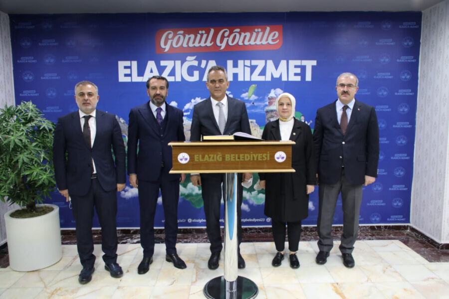  Milli Eğitim Bakanı Özer, Elazığ Belediyesi’ni Ziyaret Etti