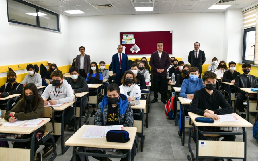  Mustafakemalpaşa Belediyesi’nden Öğrencilere Sınav Desteği