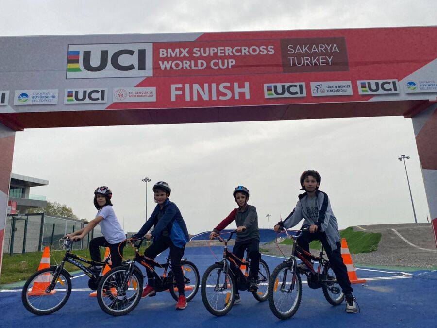  Sakarya Büyükşehir, Ayçiçeği Bisiklet Vadisi’nde Bisiklet Sürüş Eğitimleri Düzenliyor