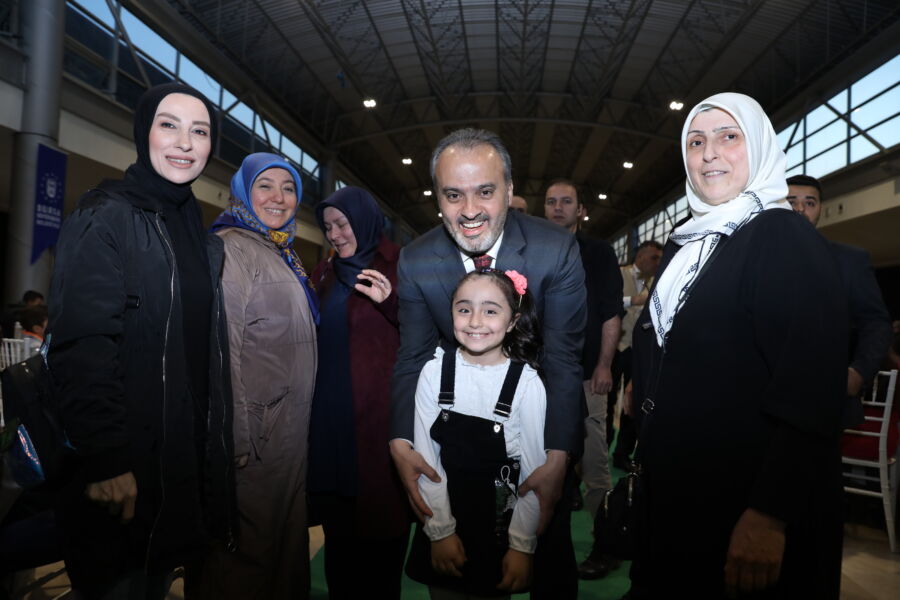  Bursa’da Yetimler Günü’nde ‘Çocukların Düşü Bursa’nın Gülüşü’ Programı Düzenlendi