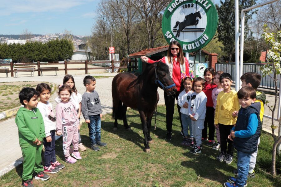  Kocaeli Büyükşehir, ‘Atlı Spor Merkezi’nde Çocuklara Ücretsiz Binicilik Eğitimleri Başlattı
