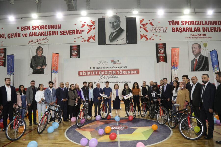  Gaziantep Büyükşehir, Sağlık Haftası Dolayısıyla Gençlere Bisiklet Dağıttı