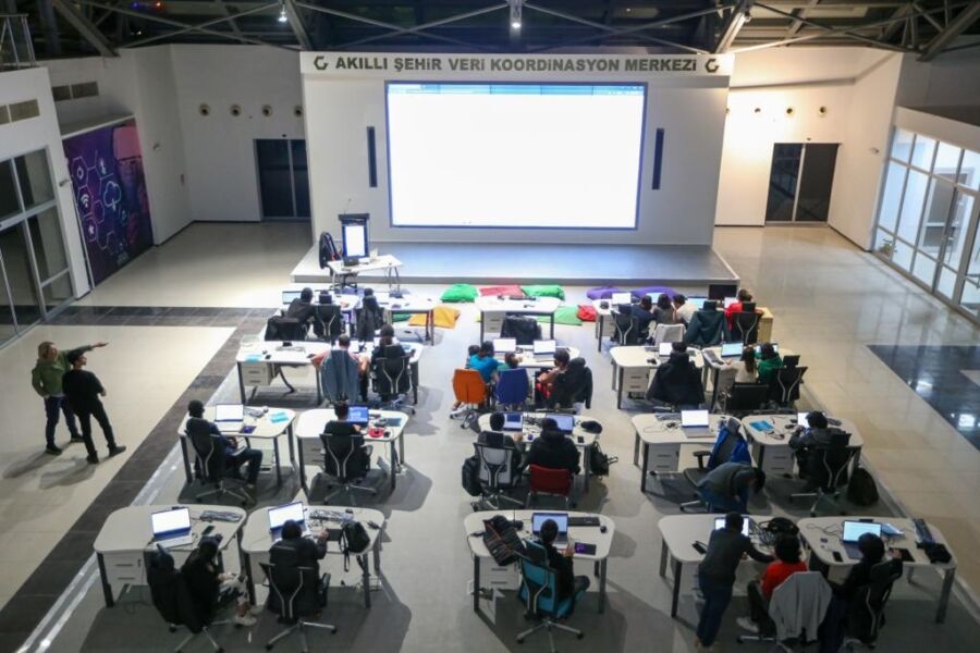  Gaziantep Büyükşehir, Öğrencilere Yönelik ‘Codecamp’ Etkinliği Düzenledi