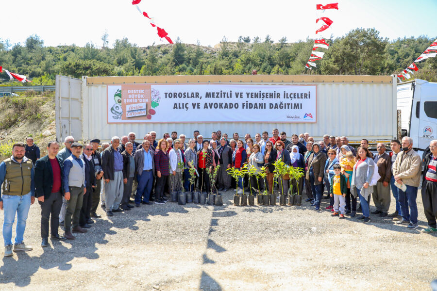  Mersin Büyükşehir, Üreticilere Avokado ve Alıç Fidanı Dağıttı