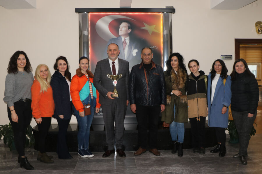  ‘Çınarcık Belediyesi Öğretmenim Halk Oyunları Ekibi’nden Şampiyonluk