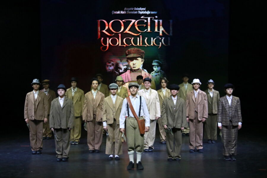 Ataşehir Belediyesi ‘Rozetin Yolculuğu’ İsimli Belgesel Dans Tiyatrosuyla 23 Nisan’ı Kutladı