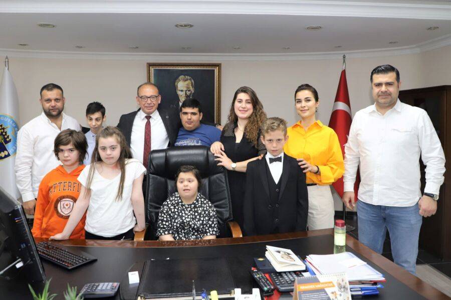  Turgutlu Belediye Başkanı Çetin Akın, Özel Çocuklarla Dans Etti