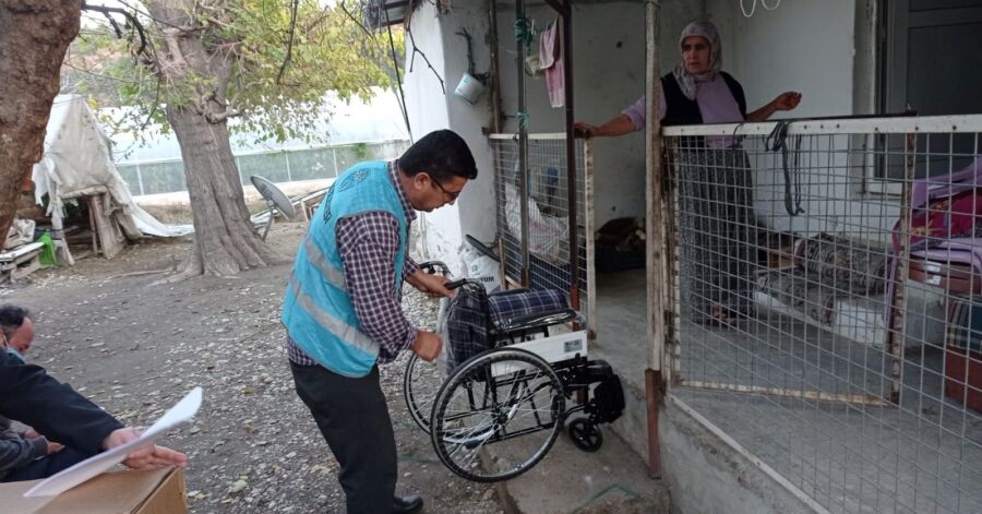  Kaş Belediyesi, İhtiyaç Sahiplerine Tekerlekli Sandalye Yardımında Bulundu