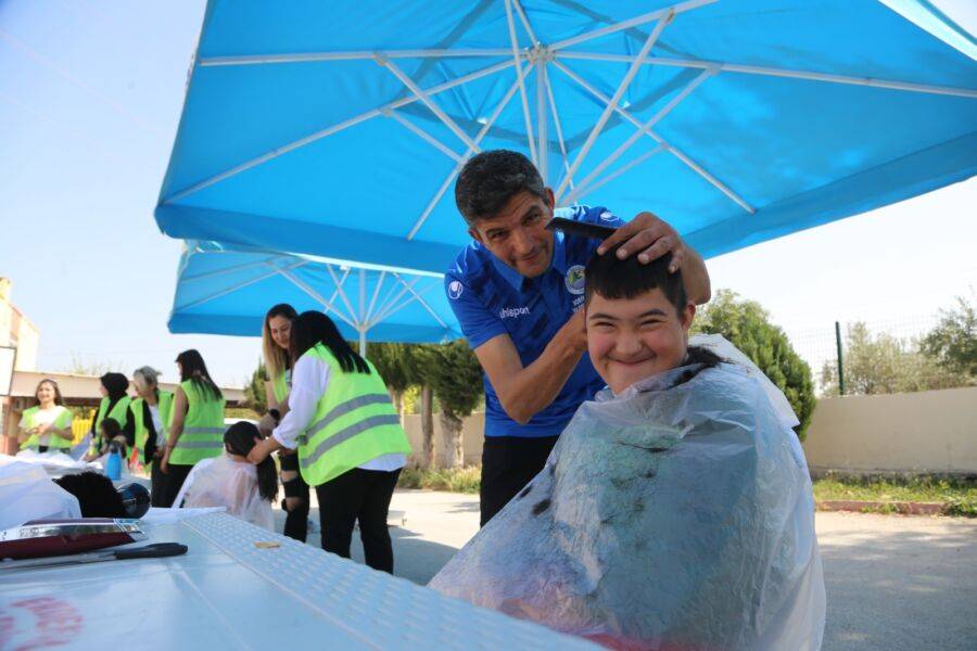  Erdemli Belediyesi Ekipleri Özel Çocukların Bayram Tıraşını Yaptı