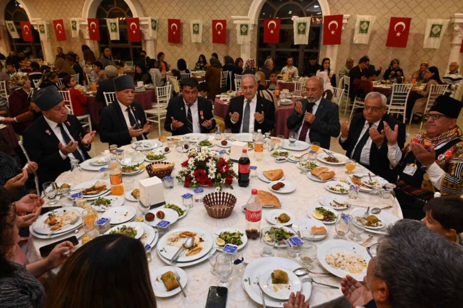  Osmaniye Belediye Başkanı Kara, Şehit ve Gazi Ailelerine İftar Yemeği Düzenledi