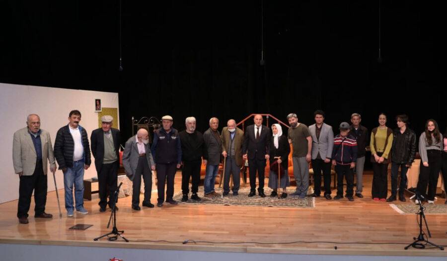  Keçiören Belediyesi Tiyatro Topluluğu, Huzurevi Sakinlerine Tiyatro Oyunu Sergiledi