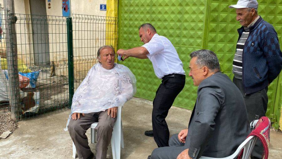  Seydişehir Belediyesi, Yaşlılara Evde Bayram Tıraşı Hizmeti Sundu