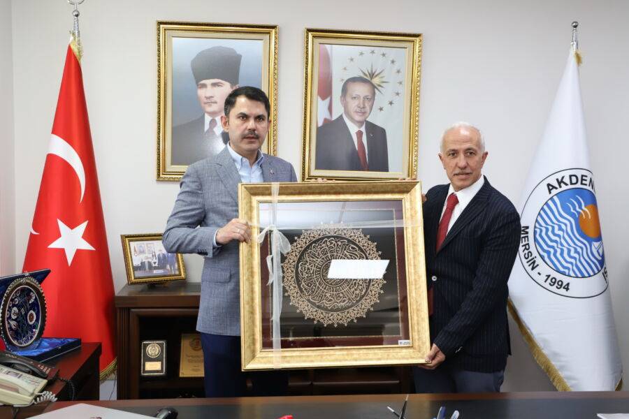  Bakan Kurum, Akdeniz Belediye Başkanı Gültak’ı Ziyaret Etti
