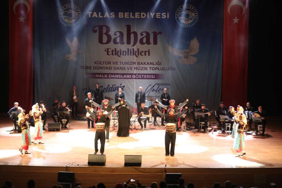  Talas Belediyesi’nin Bahar Etkinlikleri’nde Türk Dünyası Dans ve Müzik Topluluğu Sahne Aldı