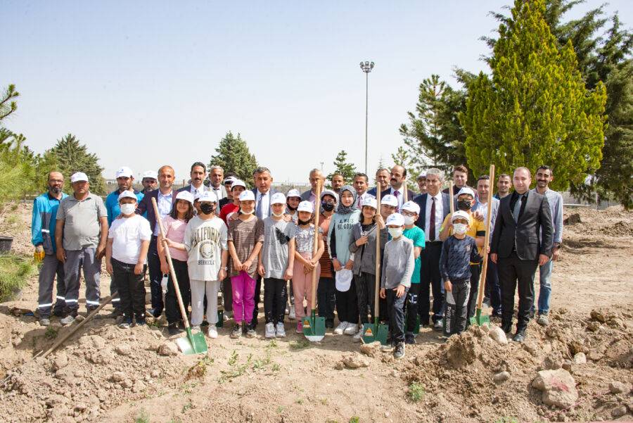  Malatya Büyükşehir’de Arıtma Tesisi Alanına 300 Adet Fidan Dikildi