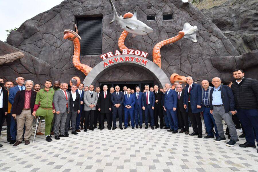  Ortahisar Belediyesi’nin İnşa Ettiği Dünyada İlk Olan ‘Trabzon Akvaryum’ Açıldı