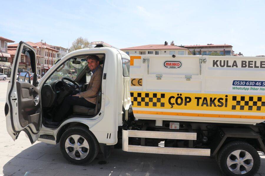  Kula Belediyesi’nin Çöp Taksisi ve Süpürme Aracı Hizmete Girdi