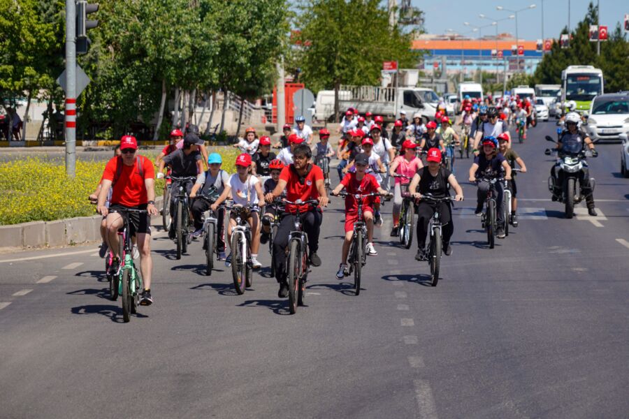  Öğrenciler ‘Temiz Diyarbakır’ İçin Pedal Çevirdi