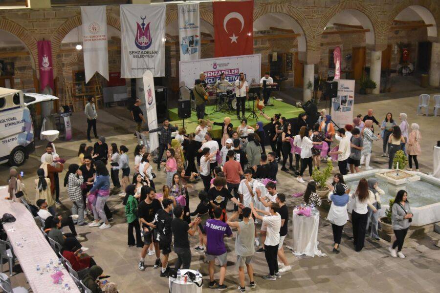  Şehzadeler Belediyesi, Üniversite Öğrencileri İçin Gençlik Festivali Düzenledi