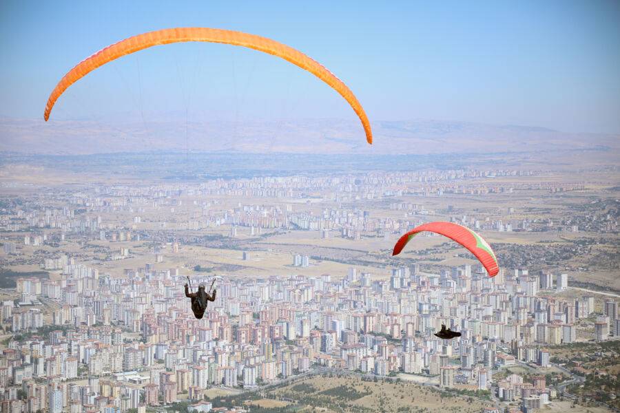  Talas’ta Düzenlenen ‘Türkiye Yamaç Paraşütü Şampiyonası’ Başlıyor