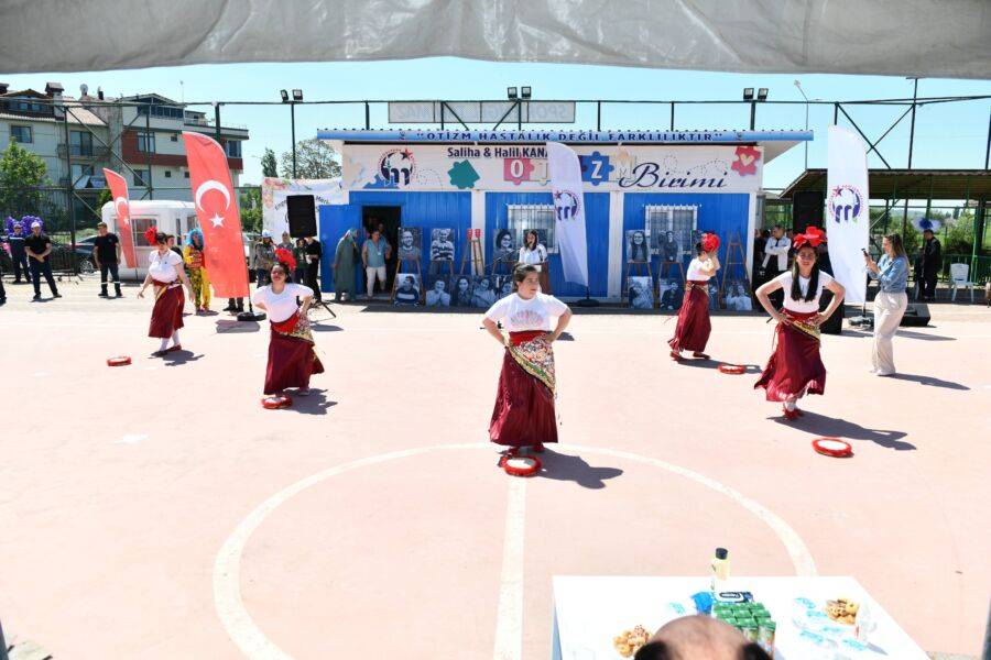  Mustafakemalpaşa Belediyesi Engelli Öğrenciler İçin Yaz Festivali Düzenledi