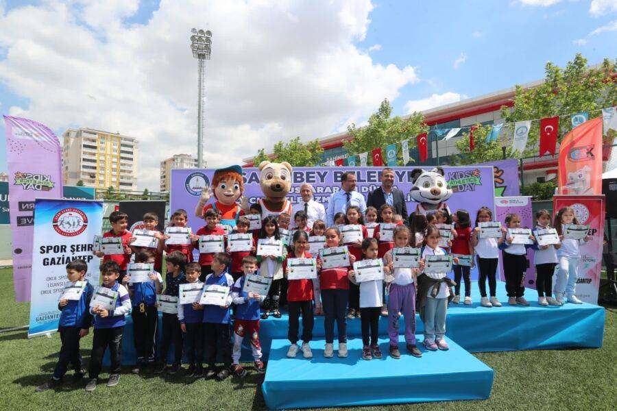  Şahinbey’de ‘TAF Çocuk Atletizmi Şenliği’ Düzenlendi