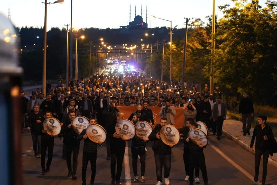  Diyarbakır’da Görkemli Fetih Yürüyüşü