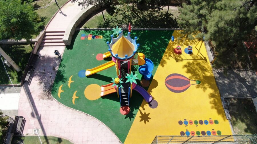  Yunusemre’de Yenilenen Parklar Çocukları Bekliyor