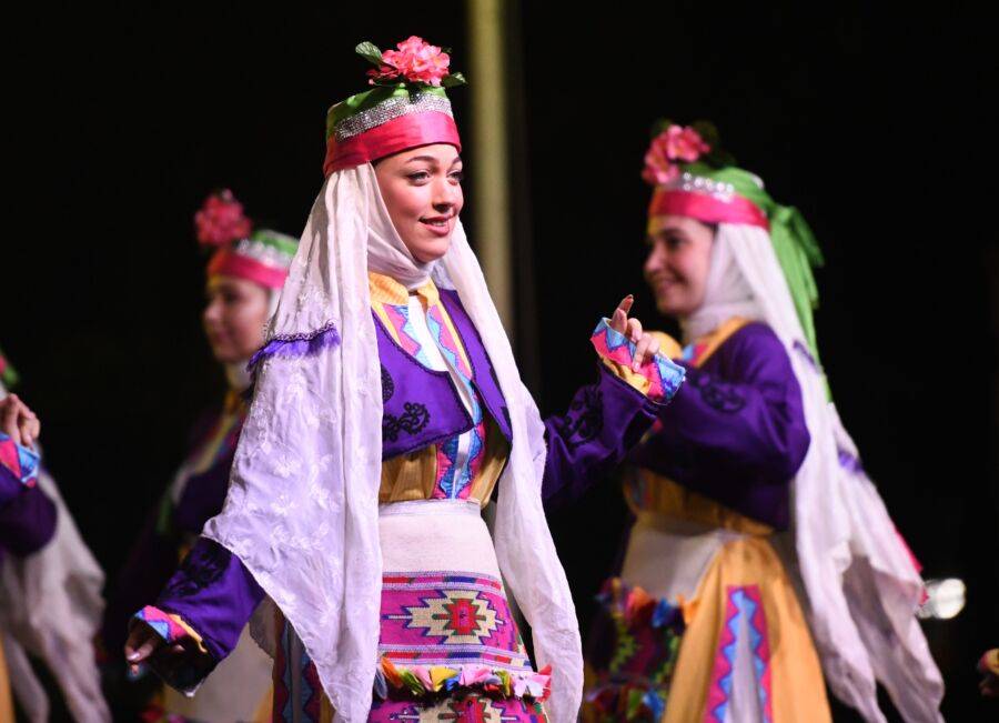  Bornova Halk Danslarıyla Coştu
