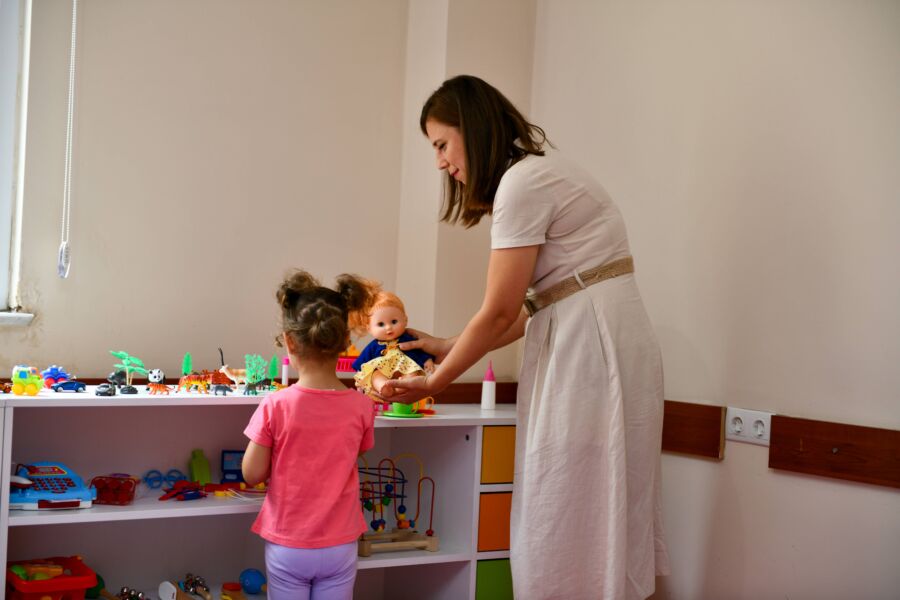  Mustafakemalpaşa’da Çocuklar İçin Oyun Terapi Odası Kuruldu