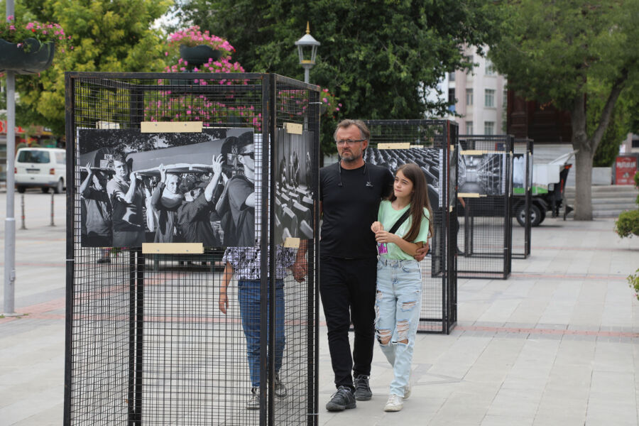  Konya Büyükşehir Srebrenitsa Şehitlerini Anmak İçin Fotoğraf Sergisi Açtı