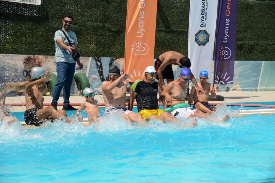  Diyarbakır’ın Özel Çocukları Yüzme Öğreniyor