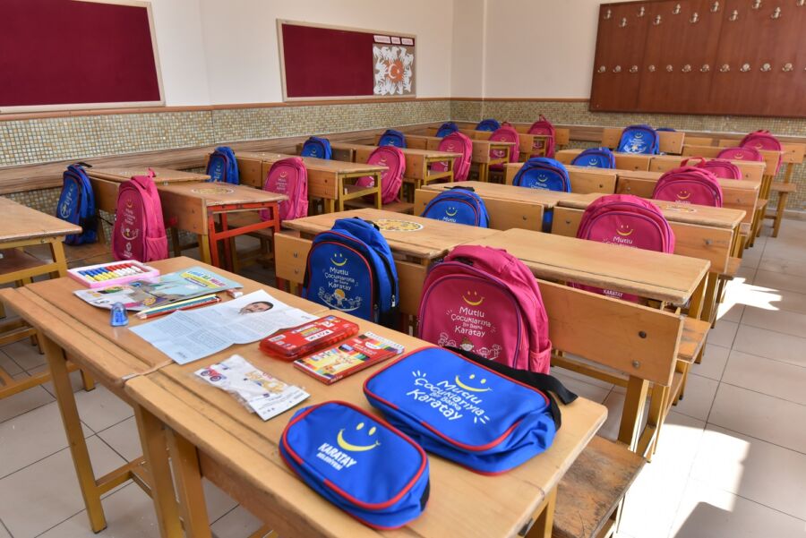  Karatay’da Gelenek Devam Ediyor; 10 Bin Öğrenciye Kırtasiye Desteği