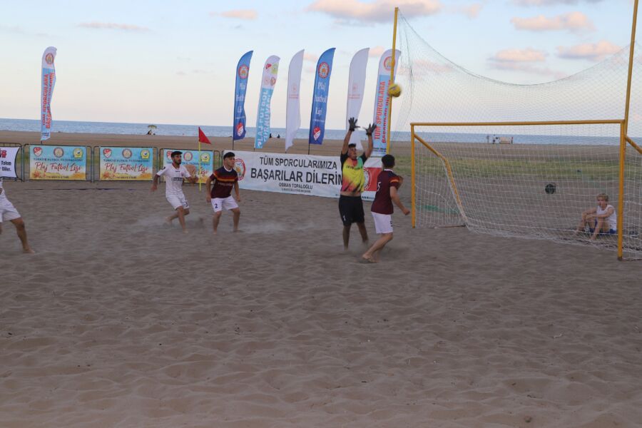  19 Mayıs’ta Plaj Futbolu Turnuvası Düzenlendi