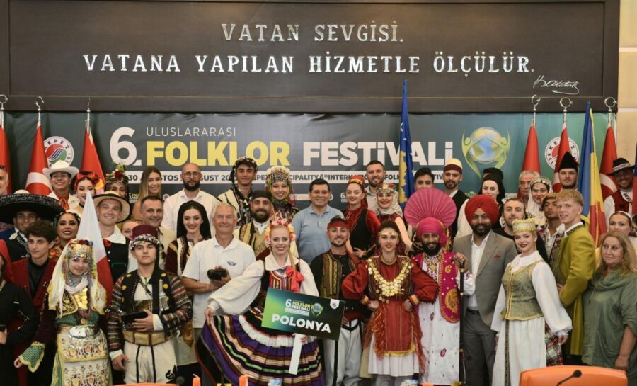  Kepez’de Dünyanın Folklor Renkleri Ağırlandı