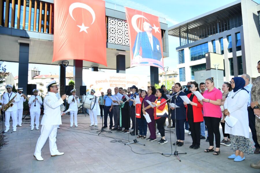  Ortahisar, Atatürk’ün Trabzon’a Gelişini Kutladı