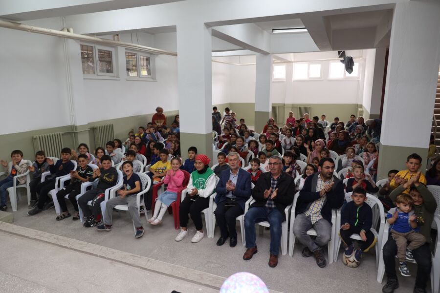  Nevşehir Belediyesi Kasaba ve Köylerde Yaşayan Çocuklar Tiyatroyla Buluşuyor