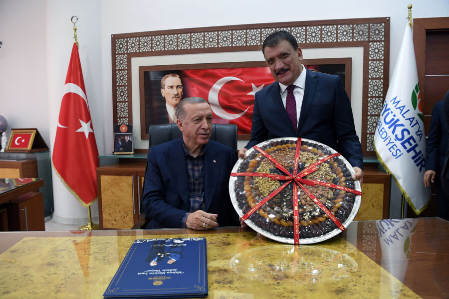  Cumhurbaşkanı Erdoğan Malatya Büyükşehir Belediyesini Ziyaret Etti