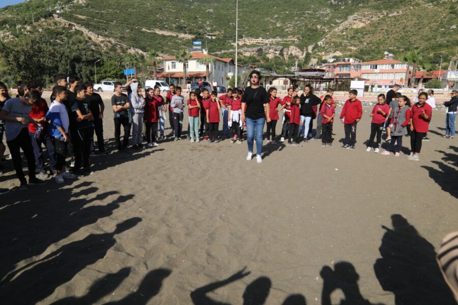  Çocuklar ‘Yaşamın Kalbi Denizde Atıyor’ ile Bilinçlendi