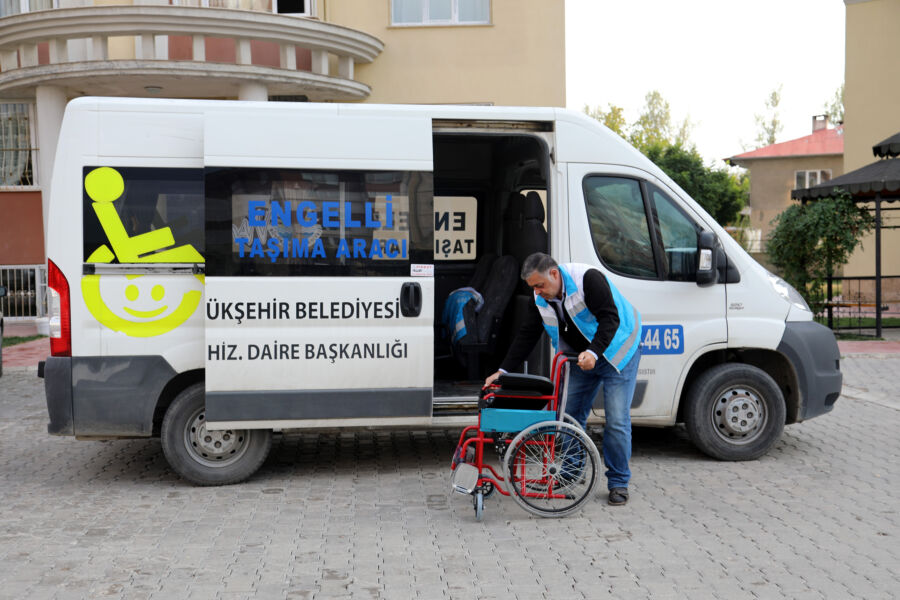  Van’da Tekerlekli Sandalye Yardımları Devam Ediyor