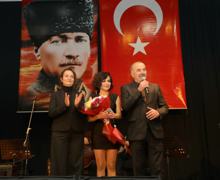  Atatürk, Mudanya’da Sevdiği Şarkılarla Anıldı