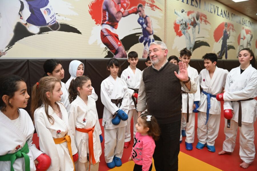  Başkan Aşgın’dan Güreş ve Karate Takımına Ziyaret
