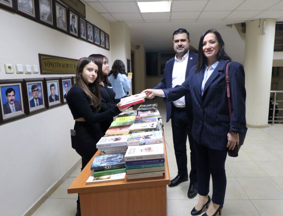  Turgutlu Belediyesinden Okul Kütüphanelerine Destek