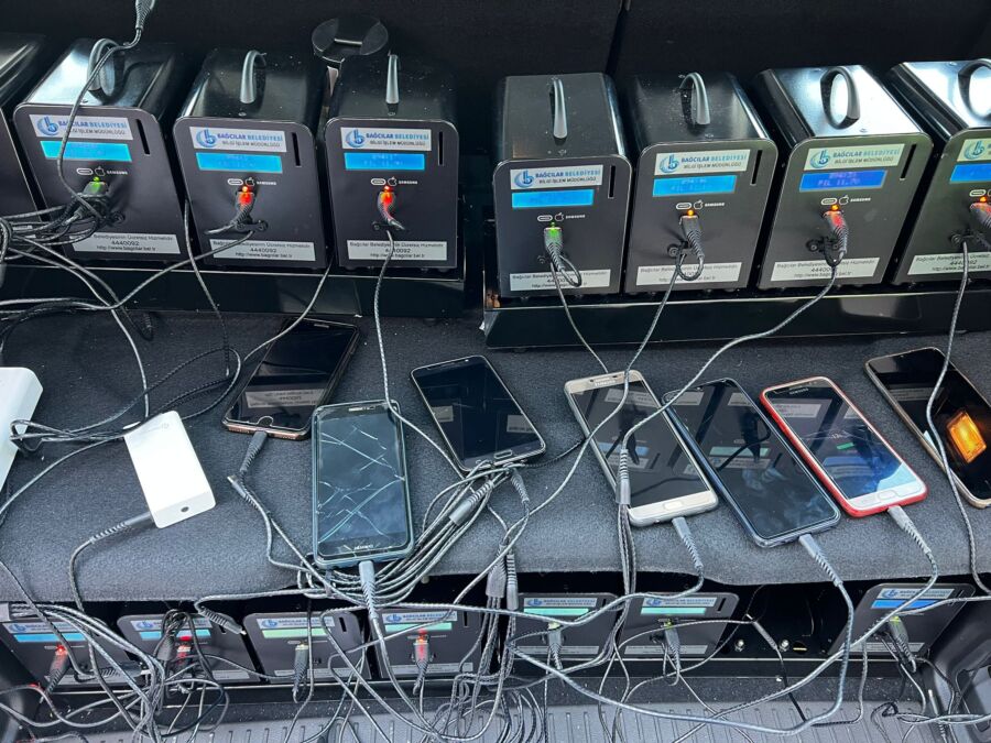  Bağcılar Belediyesi, Deprem Bölgesine Mobil Şarj İstasyonu Kurdu