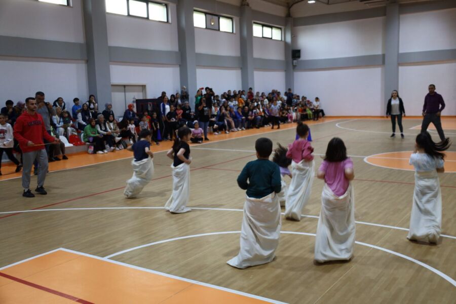  Geleneksel Türk Çocuk Oyunları Yarışması Düzenlendi