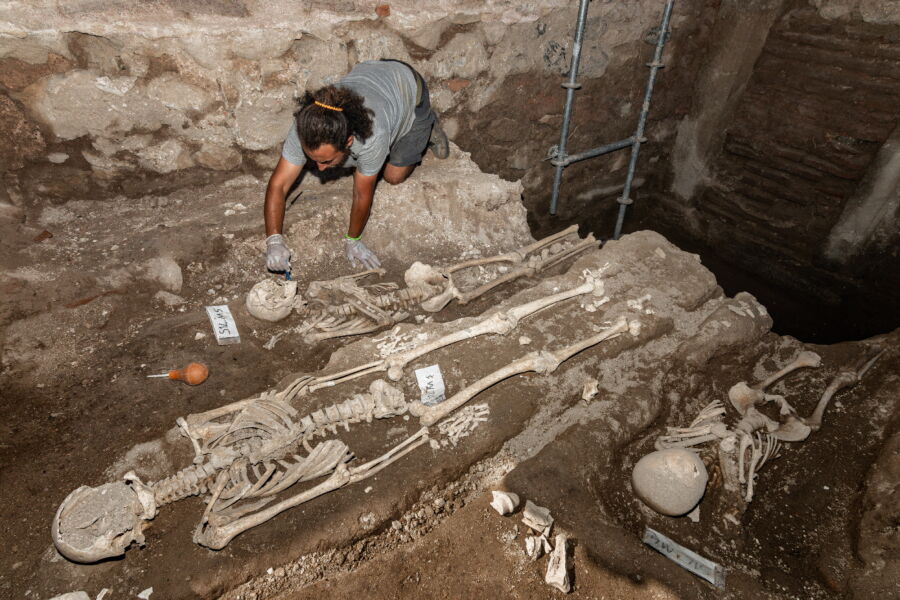  Tarihi İznik Surlarında ‘Mezarlık’ Gizemi