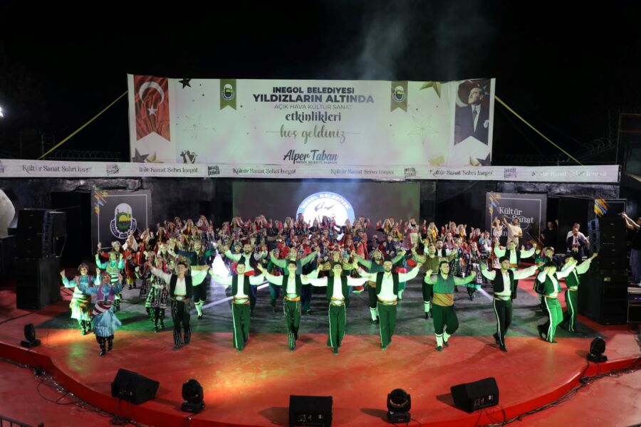  Halk Dansları Topluluğu Sezon Açılışını Yaptı