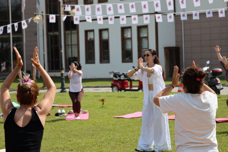  Dünya Yoga Günü’nde Kadınlar Leyla Dizdar’da Buluştu